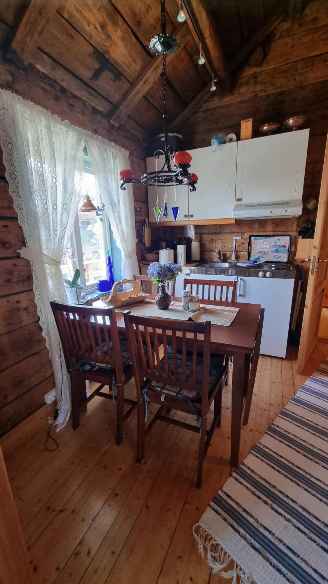 Koselig Rorbu Pa Tind Vila Sørvågen Exterior foto
